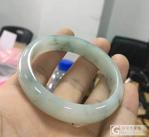 小白一枚，想入一支翡翠手镯，望大神们给点意见！_手镯翡翠