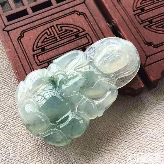 今天新了块翡翠观音，大家帮看看_挂件翡翠