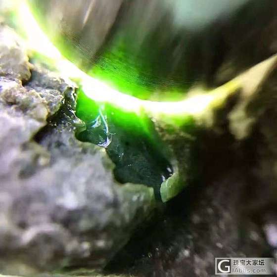 求前辈们评价下这块石头吧_翡翠赌石原石