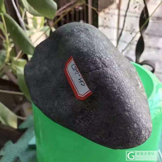 求前辈们评价下这块石头吧_翡翠赌石原石