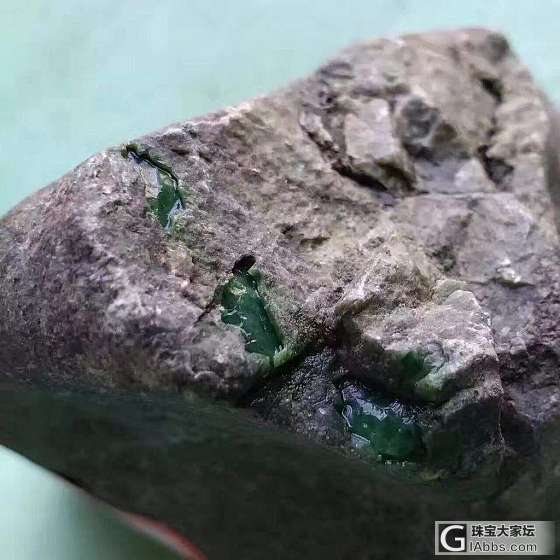 求前辈们评价下这块石头吧_翡翠赌石原石