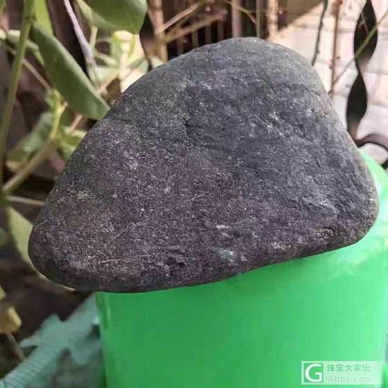 求前辈们评价下这块石头吧_翡翠赌石原石