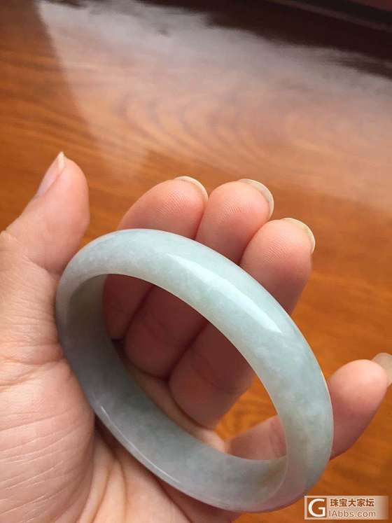 帮忙鉴定一下景区若干年前买的，是玻璃吗还是……_手镯翡翠