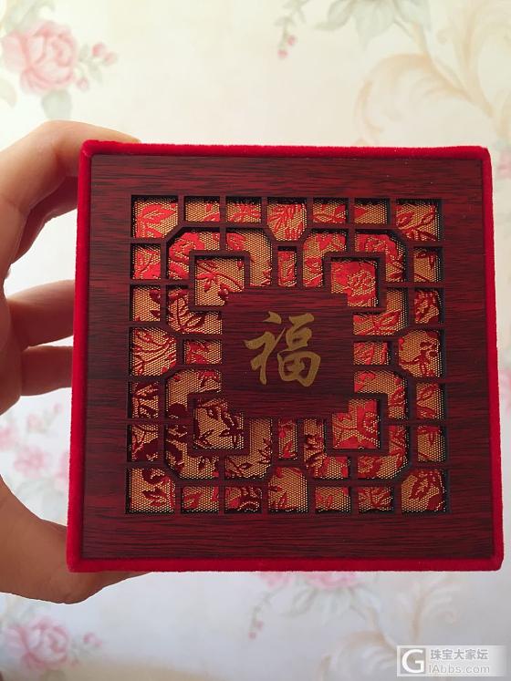 我的小白也到了，可惜没有上手照，突然得了寻麻疹，全身全脸都是_手镯和田玉