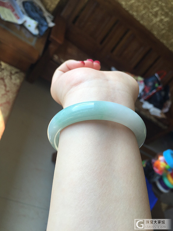 新入的翡翠镯子。。白菜价。。_手镯翡翠
