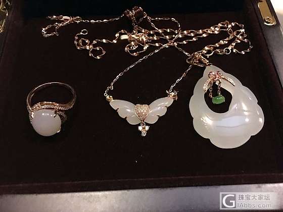 新入手的和田玉K金饰品_和田玉