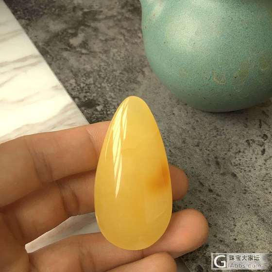 低价转让两块蜜蜡水滴吊坠 蜡质饱满的_蜜蜡