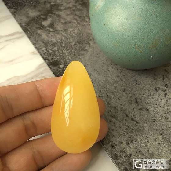 低价转让两块蜜蜡水滴吊坠 蜡质饱满的_蜜蜡