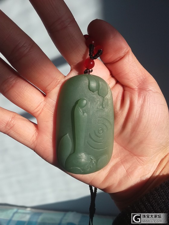 去年上半年入的，当时一共才花了5000块吧，当时极爱碧玉，没舍得戴，后来喜欢籽料..._碧玉
