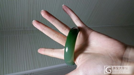 老和田白加绿碧玉手镯_手镯碧玉