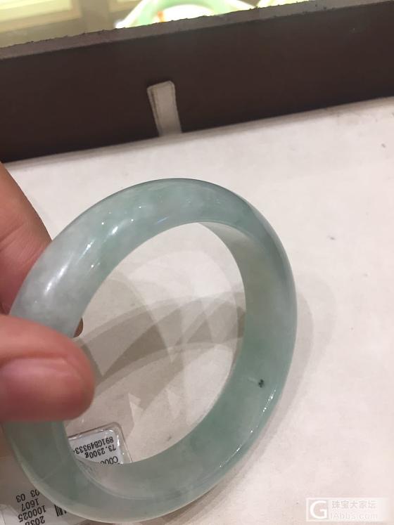 最近想入手个手镯，看了一个，不知道怎么样，求大神估个价，看是否值得入_手镯翡翠