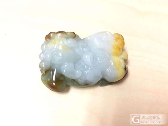 大神们帮忙看下是否A货，大概能值多少，我小白一个，谢谢了！_翡翠