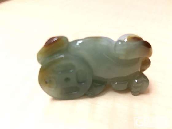 大神们帮忙看下是否A货，大概能值多少，我小白一个，谢谢了！_翡翠