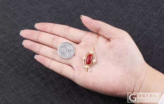 微设计款，阿卡吊坠，裸石尺寸14.75*9.76mm，成品尺寸37.3*21.6..._珊瑚