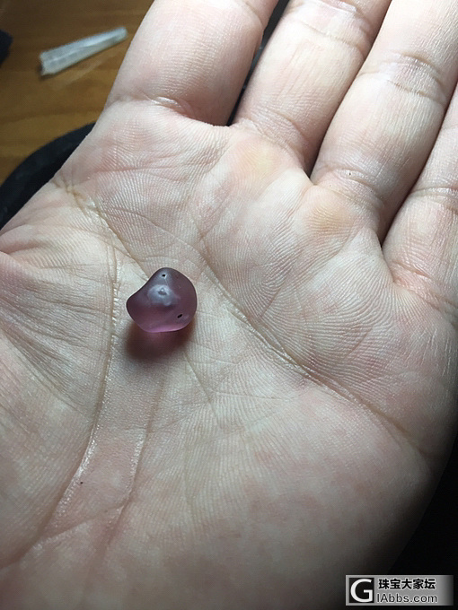 奇特的晶体，晶体内还有一个三角形晶体_尖晶石