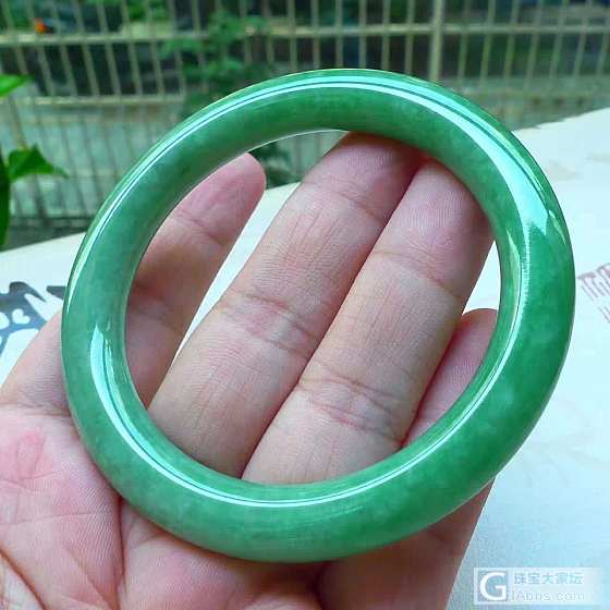 翡翠手镯大家看看怎么样｡◕‿◕｡_翡翠