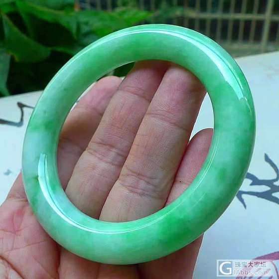 翡翠手镯大家看看怎么样｡◕‿◕｡_翡翠