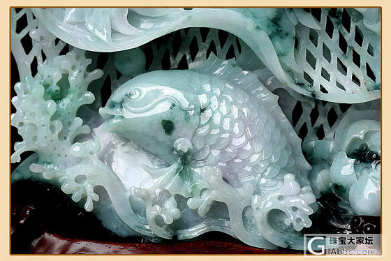俏色巧雕飘花翡翠年年有余摆件_摆件翡翠