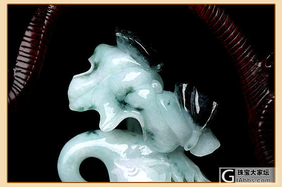 俏色巧雕飘花翡翠年年有余摆件_摆件翡翠