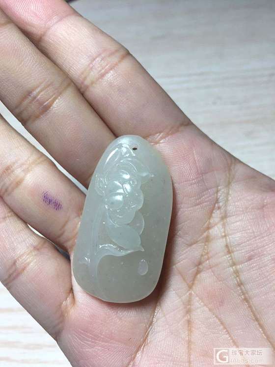 青梅家籽料荷花牌_和田玉