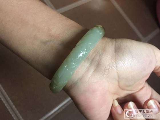 青梅家且末荷花镯，55圈口_和田玉