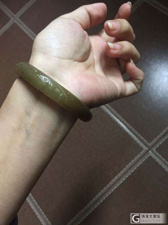 青梅家且末荷花镯，55圈口_和田玉