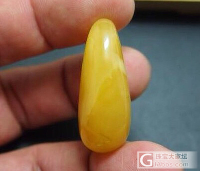 一枚蜜蜡随型吊坠，是否值得入手，请给点意见，小白坐等指点。。。。。_蜜蜡吊坠