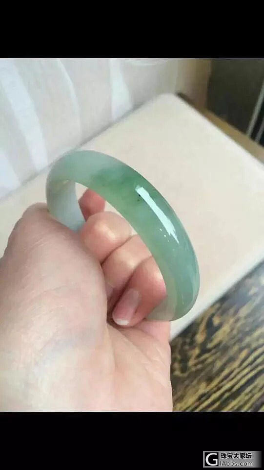 请各位大神帮我估个价呗？_翡翠手镯