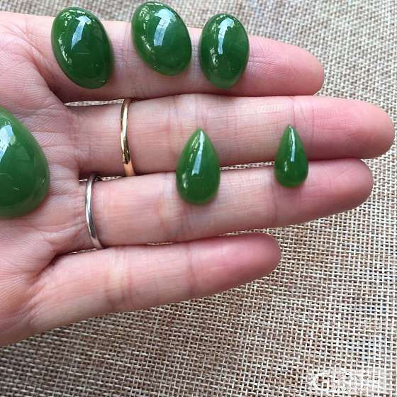 乌兰海苹果绿碧玉_碧玉