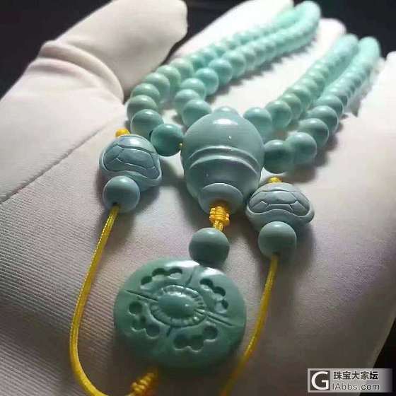 平时主要在蜜蜡松石珊瑚里扑腾，翡翠最近才被奶奶带入的。出一条绿松石佛珠_松石