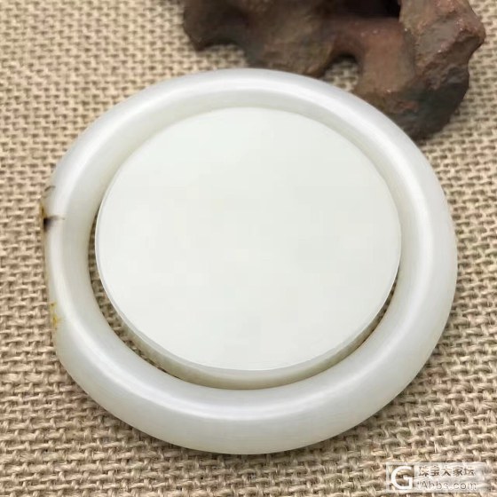 流口水的一套圆条手镯，大开门新疆籽料😭_手镯和田玉