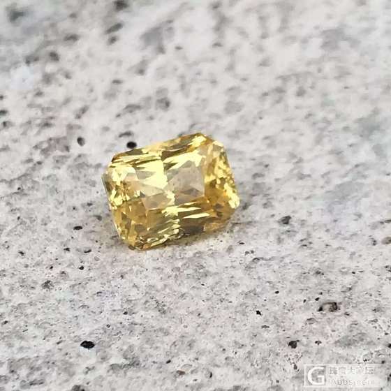 2ct 无烧蓝宝石 vivid yellow 有点小瑕疵 但是不影响镶嵌哦 颜色..._蓝宝石