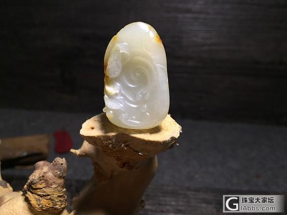 一枚独籽荷花不一样的感觉_挂件和田玉
