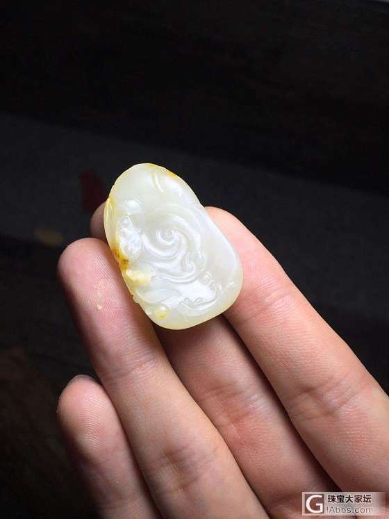 一枚独籽荷花不一样的感觉_挂件和田玉
