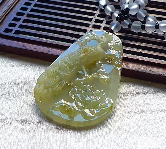 天然黄翡孔雀吊针_挂件翡翠