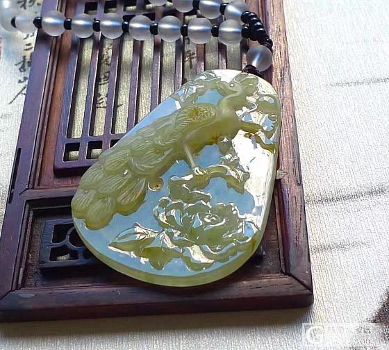 天然黄翡孔雀吊针_挂件翡翠