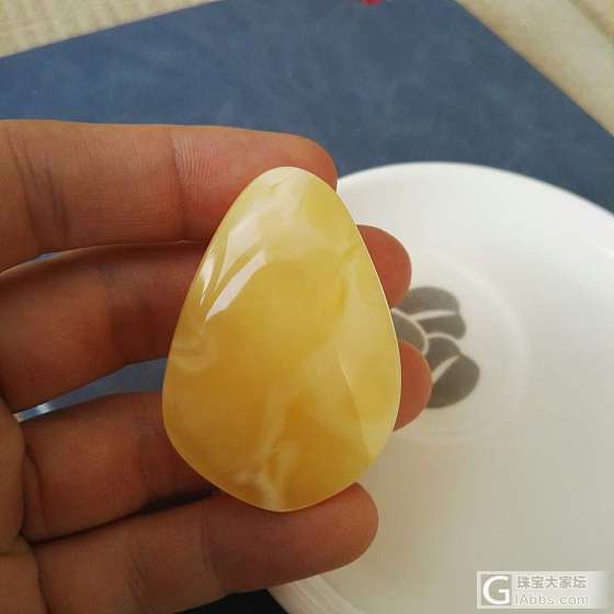 转让一块奶糖色蜜蜡水滴吊坠_蜜蜡吊坠