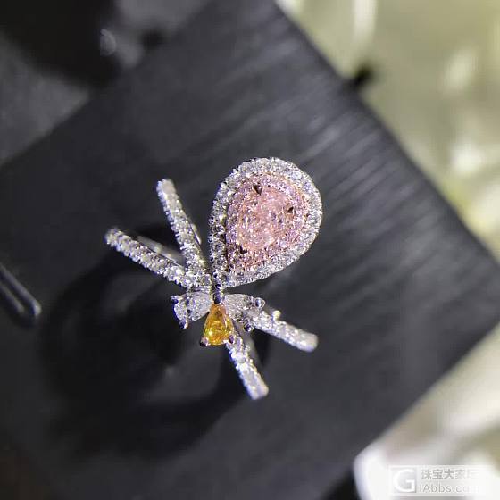 粉钻💍   旋转交叉戒臂设计，活力橘钻水滴点缀💧_彩钻