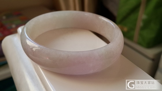 出翡翠镯，贵妃镯。淡紫加绿带证书。_翡翠手镯