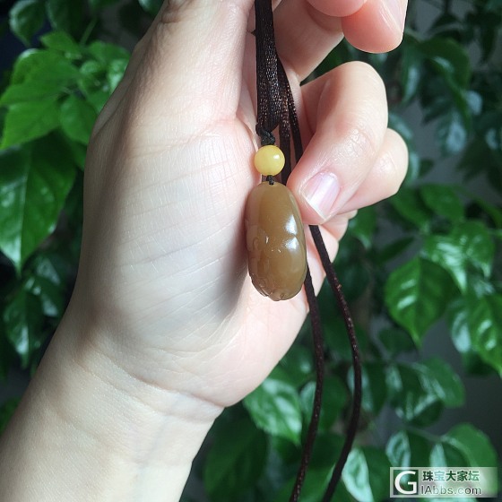 转青梅家且末红糖小坠子_挂件和田玉