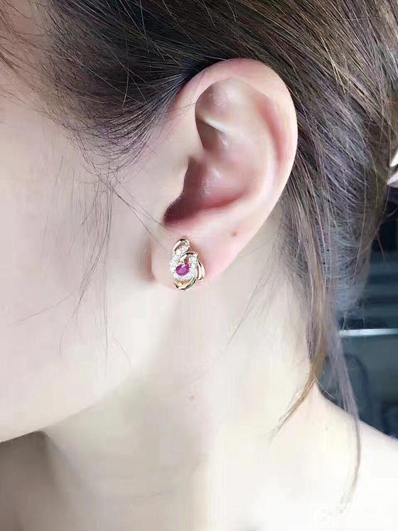 天然红宝石耳钉_红宝石