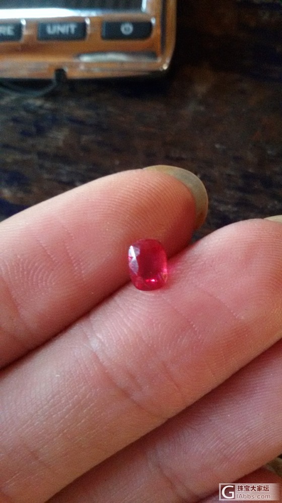缅甸刻面红宝石0.81ct 颜色是正红的，大家感觉价格在什么范围_红宝石