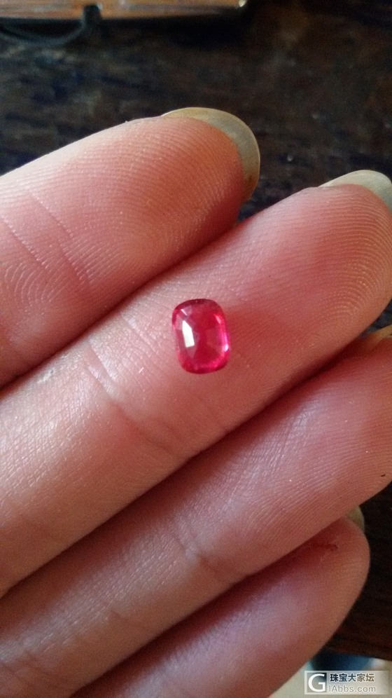 缅甸刻面红宝石0.81ct 颜色是正红的，大家感觉价格在什么范围_红宝石