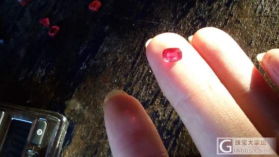 缅甸刻面红宝石0.81ct 颜色是正红的，大家感觉价格在什么范围_红宝石