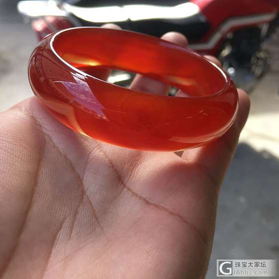 鸡血红_手镯玉髓