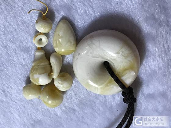 围观石头一堆_琥珀蜜蜡挂件