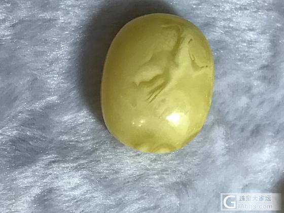 围观石头一堆_琥珀蜜蜡挂件