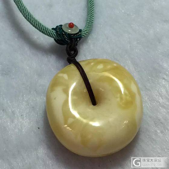 围观石头一堆_琥珀蜜蜡挂件