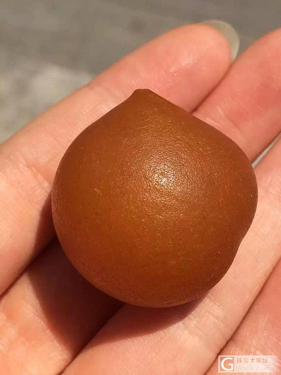 围观石头一堆_琥珀蜜蜡挂件