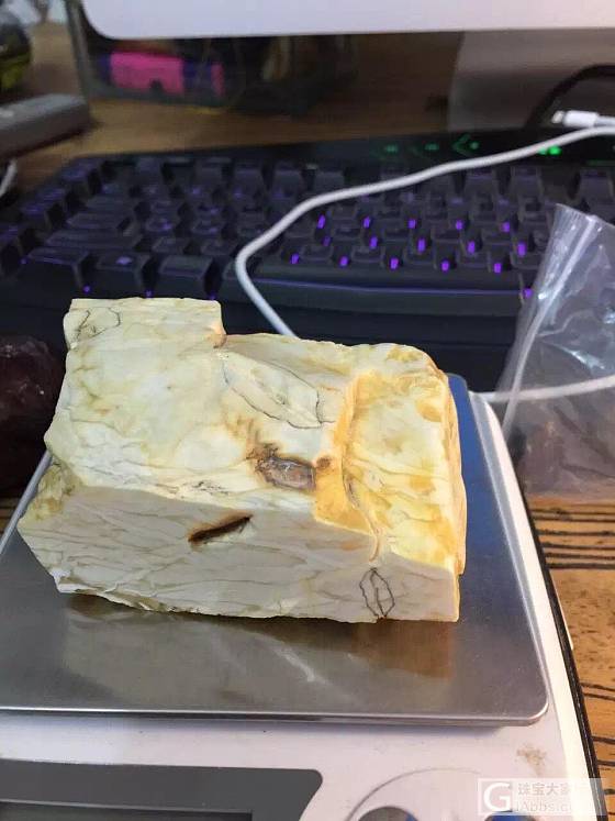 围观石头一堆_琥珀蜜蜡挂件